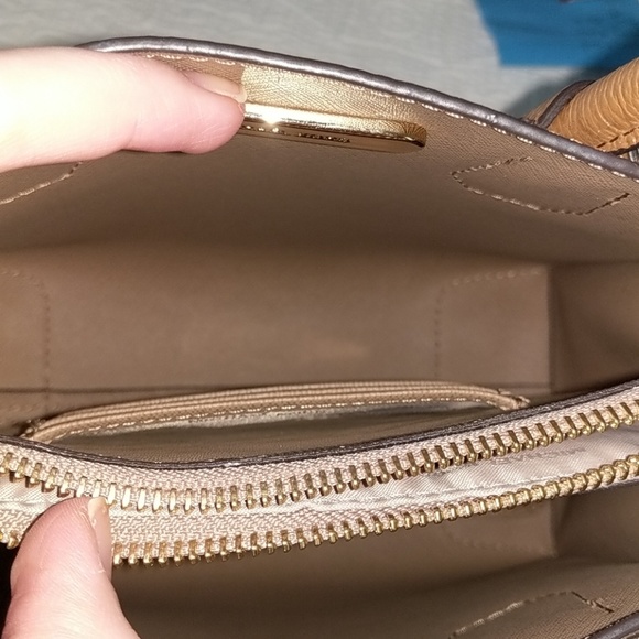 NWOT Michael Kors Mercer Crossbody in Acorn - Picture 3 of 6